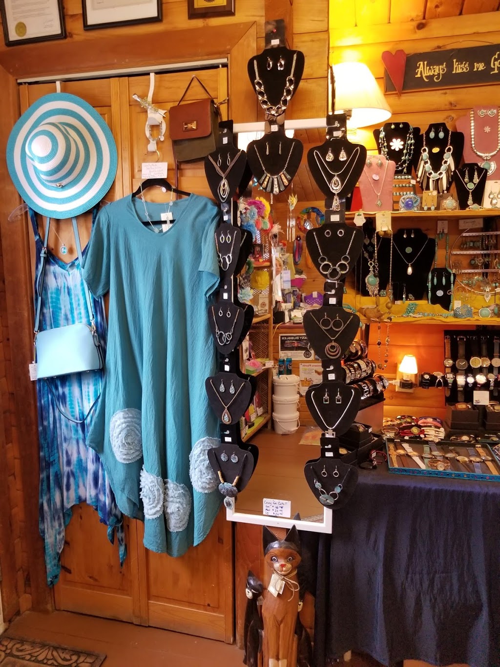 Lolas Landing | 10061 St Margarets Bay Rd, Hubbards, NS B0J 1T0, Canada | Phone: (902) 858-5652