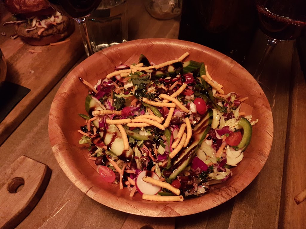Pub Chienne à Jacques | 625 Boulevard Curé-Labelle #2, Blainville, QC J7C 2J1, Canada | Phone: (450) 508-7888