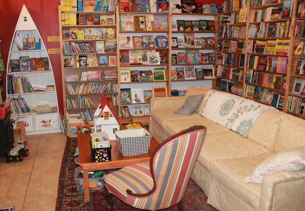 otis & clementine’s books, coffee, SPANISH! | 5209 St Margarets Bay Rd, Upper Tantallon, NS B3Z 1E3, Canada | Phone: (902) 826-1823