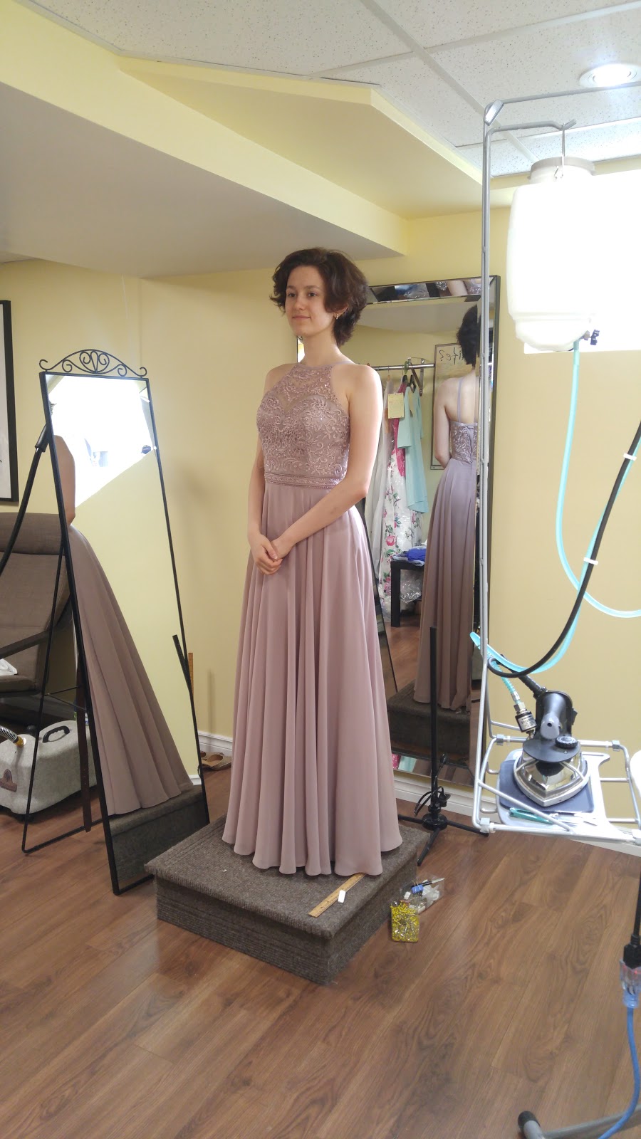Irinas Alterations | 32 Kitchener, ON 1X5 Canada, Sophia Crescent, Kitchener, ON N2R 1X5, Canada | Phone: (519) 954-3040