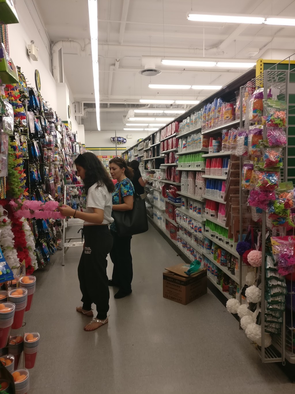Dollarama | 1610 37 St SW, Calgary, AB T3C 3P1, Canada | Phone: (403) 246-6219