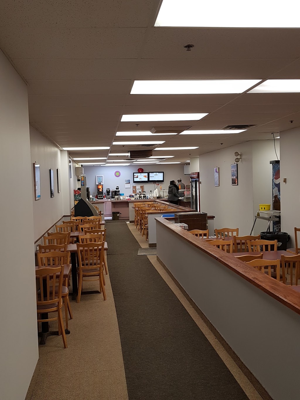 Cafe Univers | 2204 Walkley Rd, Ottawa, ON K1G 4G8, Canada | Phone: (613) 521-4673