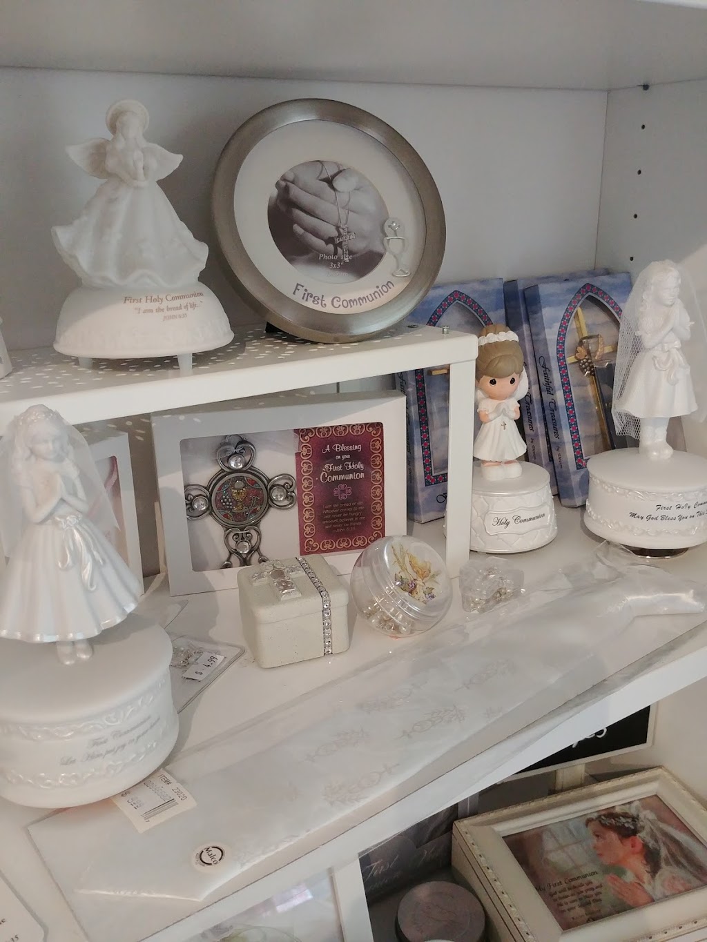 Hope Chest The | book store | 3711 Main St W, Stevensville, ON L0S 1S0, Canada | 9053821582 OR +1 905-382-1582
