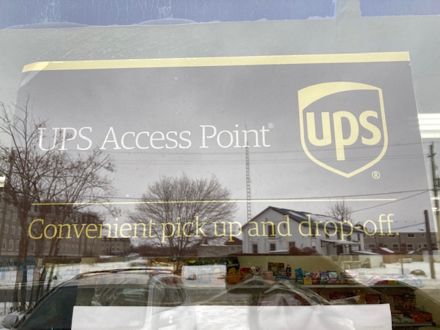 UPS Access Point | 84 Albert St S, Lindsay, ON K9V 3H6, Canada | Phone: (705) 878-0374
