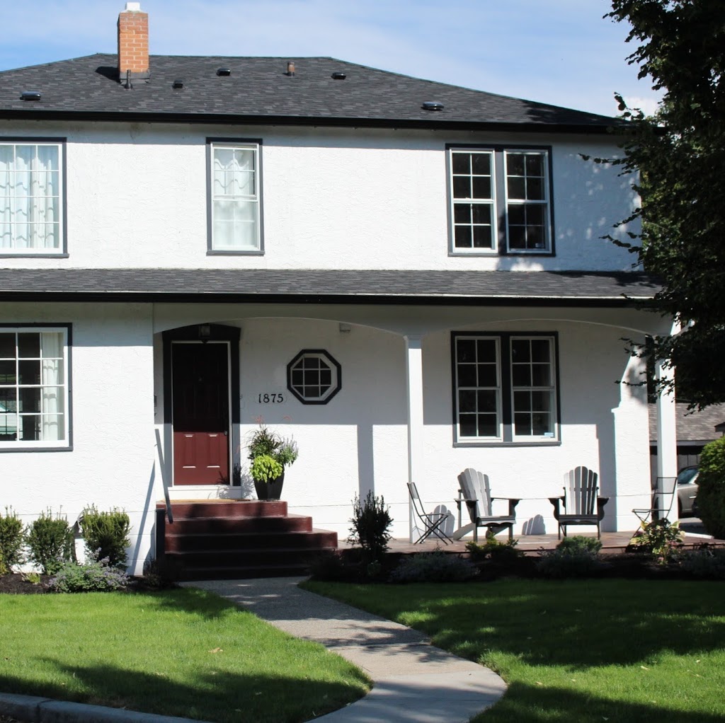 Abbott Lakehouse Bed and Breakfast | 1875 Abbott St, Kelowna, BC V1Y 1B6, Canada | Phone: (250) 470-9493