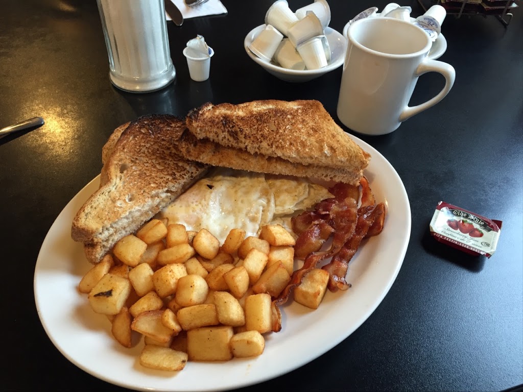 Classic Cafe East | 73 Duckworth St, St. Johns, NL A1C 5H7, Canada | Phone: (709) 726-4444