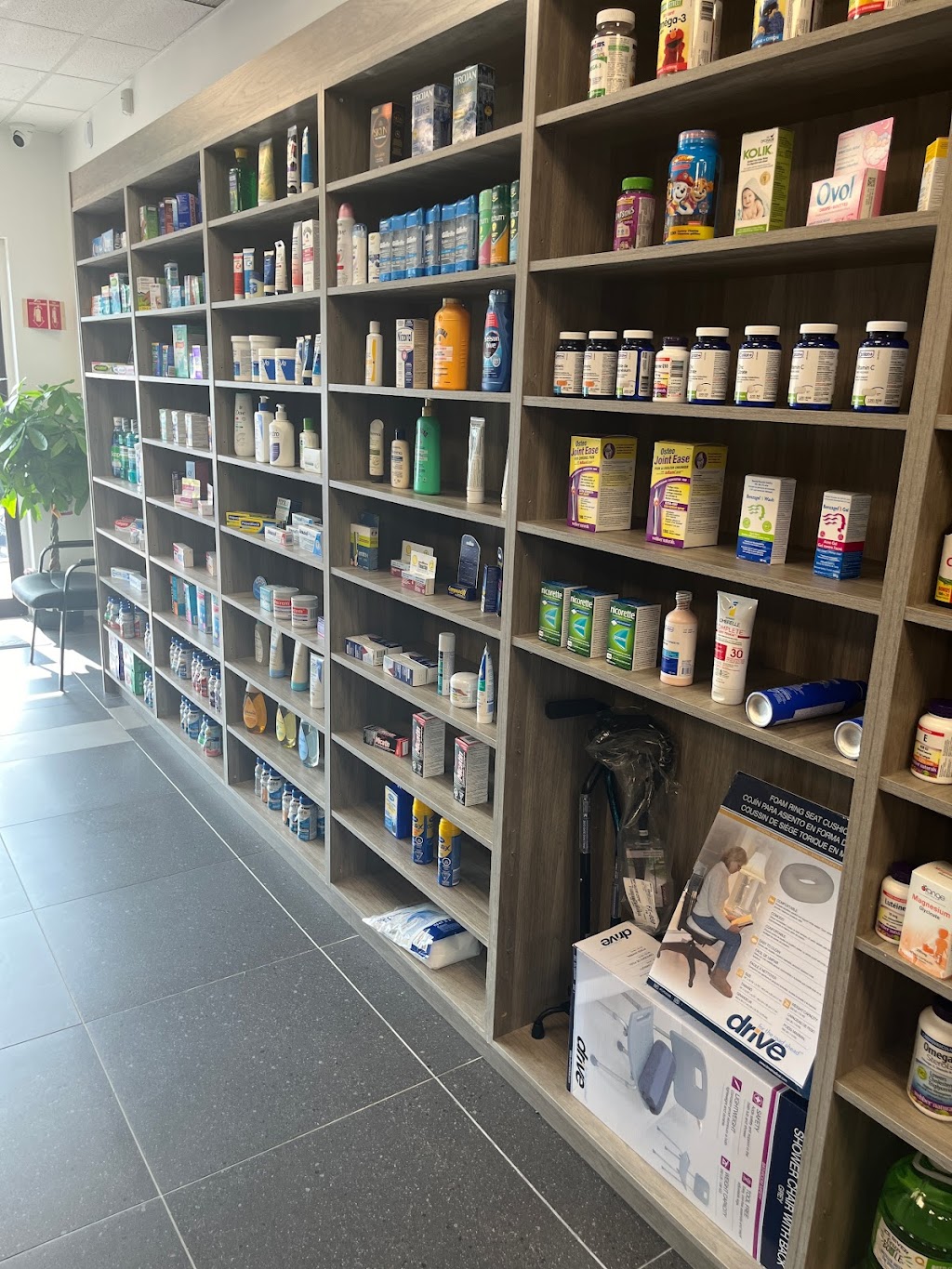 Manotick Place Pharmacy | 5511 Manotick Main St, Manotick, ON K4M 0E2, Canada | Phone: (613) 820-8204