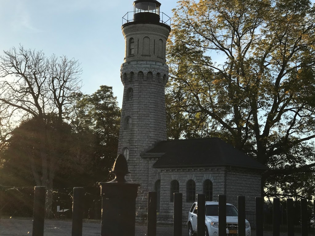 Old Fort Niagara Light, Youngstown, NY | Fort Niagara State Park, Scott Ave, Youngstown, NY 14174, USA | Phone: (716) 745-7611