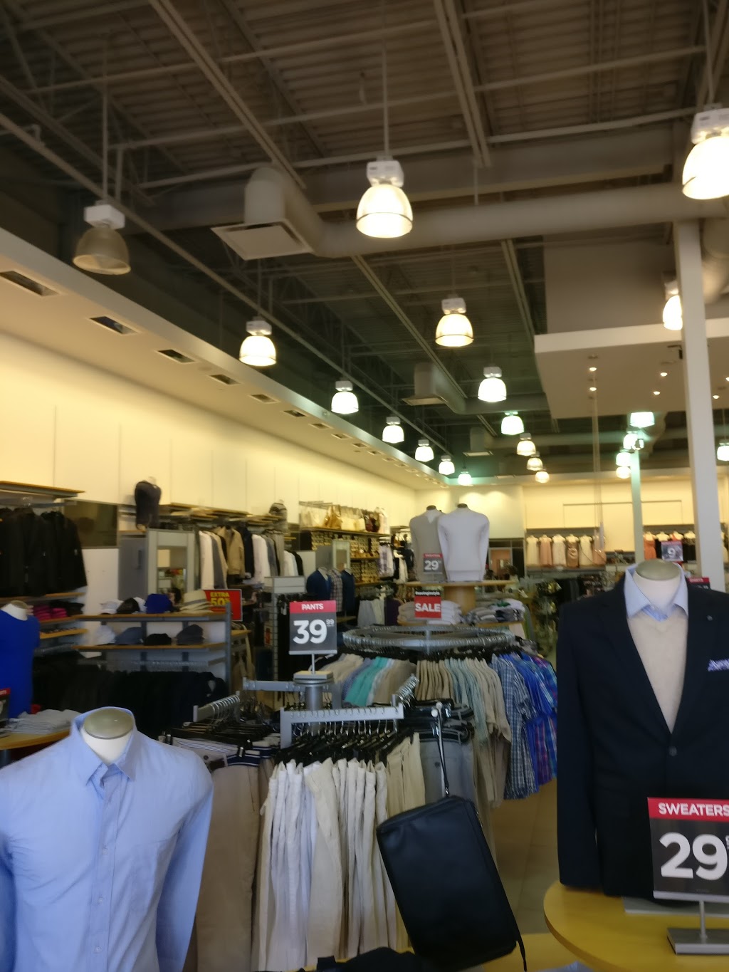 LE CHÂTEAU OUTLET | 1363 Woodroffe Ave, Nepean, ON K2G 1V7, Canada | Phone: (613) 228-0238