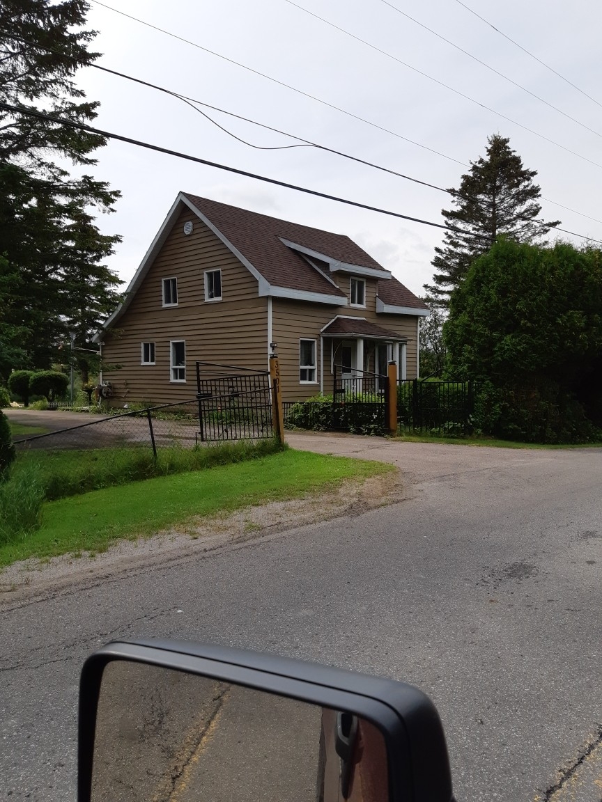 Le Couvreur | 980 Rue Saint-Paul, Chicoutimi, QC G7J 3C2, Canada | Phone: (418) 550-5544