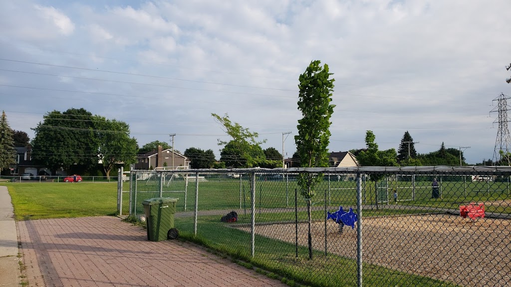 Ecclestone Park | Granada St, Kirkland, QC H9H 5J5, Canada | Phone: (438) 213-3131