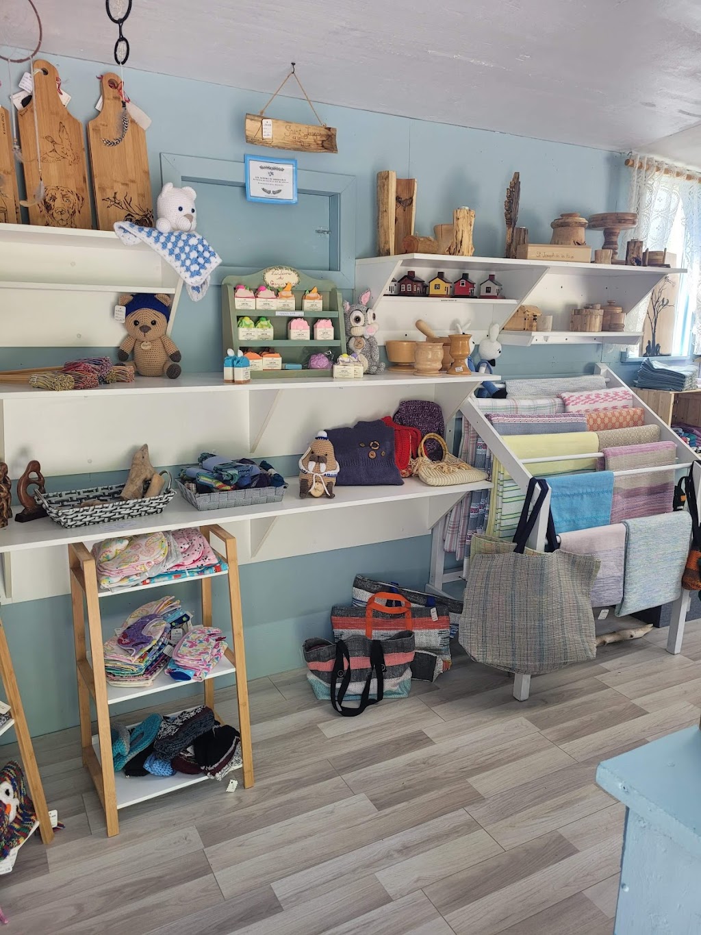 La Rive des Artisans | 315 Rue Félix Antoine Savard, Saint-Joseph-de-la-Rive, QC G0A 3Y0, Canada | Phone: (418) 324-9414