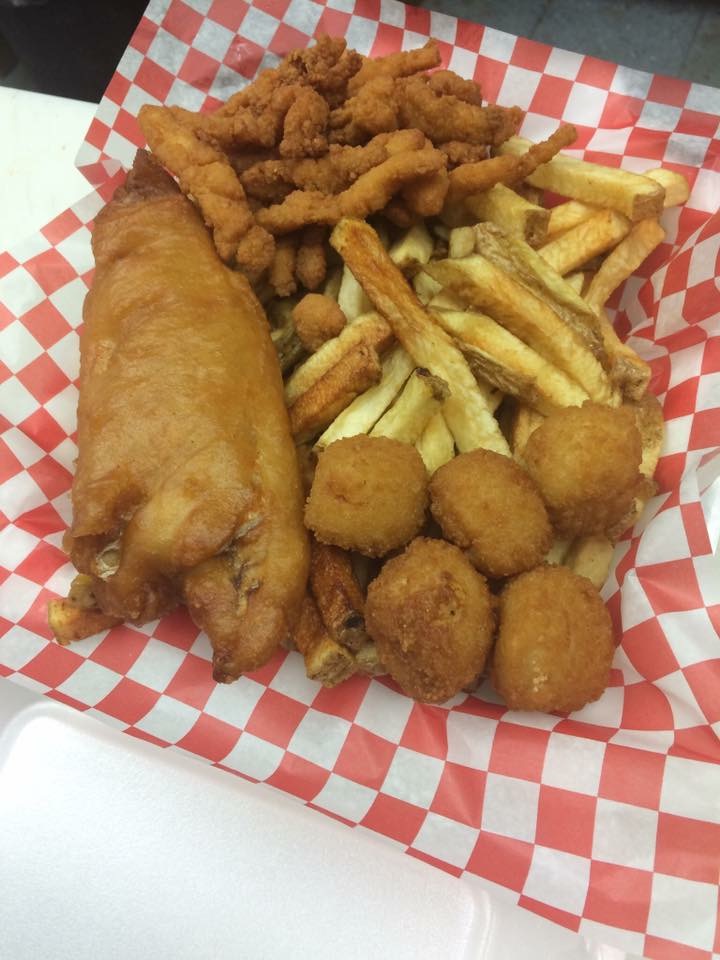 Recardos Take-Out | 12779 Peggys Cove Rd, Tantallon, NS B3Z 2N2, Canada | Phone: (902) 826-2114