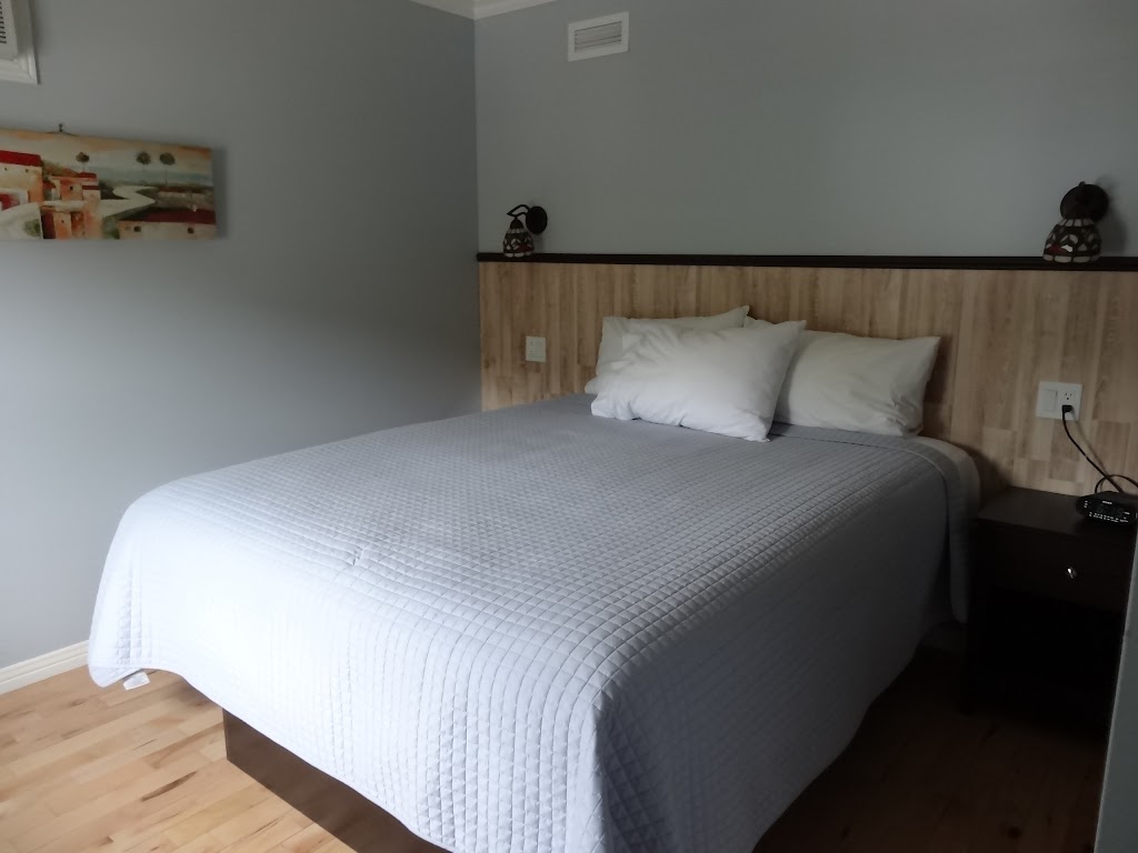Petit Hôtel Amara | 905 Rue Richelieu, La Malbaie, QC G5A 2X8, Canada | Phone: (418) 665-9900