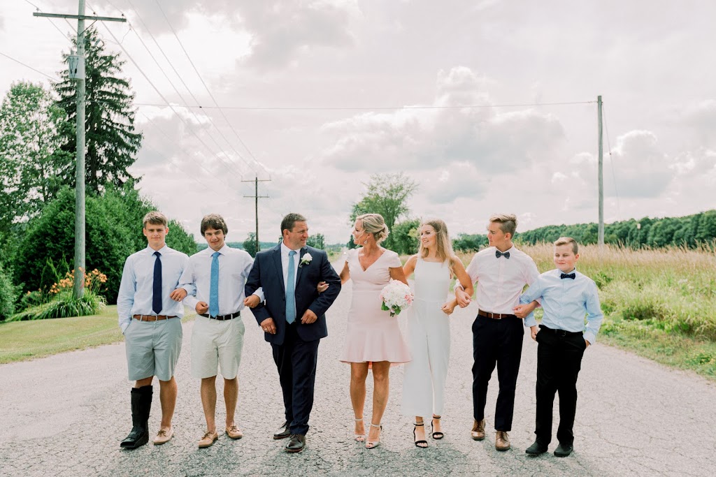 Magna Arnott Photography - Collingwood Wedding Photographer | 6 Woods Dr, Elmvale, ON L0L 1P0, Canada | Phone: (705) 627-3662