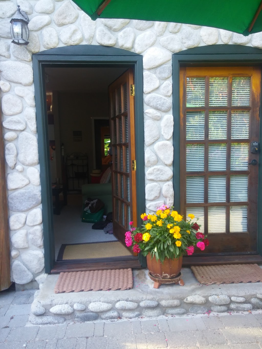 The Loghouse at Halfmoon Bay | 5635 Mintie Rd, Halfmoon Bay, BC V0N 1Y2, Canada | Phone: (604) 885-4771