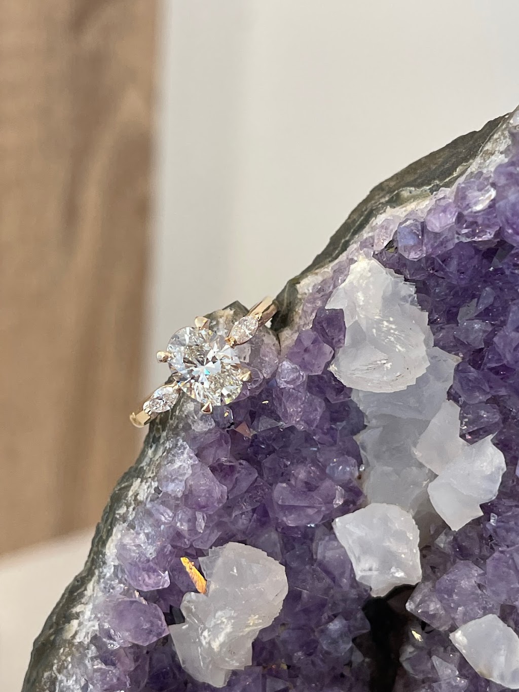 88 carats co | 290 Main St, Niverville, MB R0A 0A1, Canada | Phone: (204) 801-7848