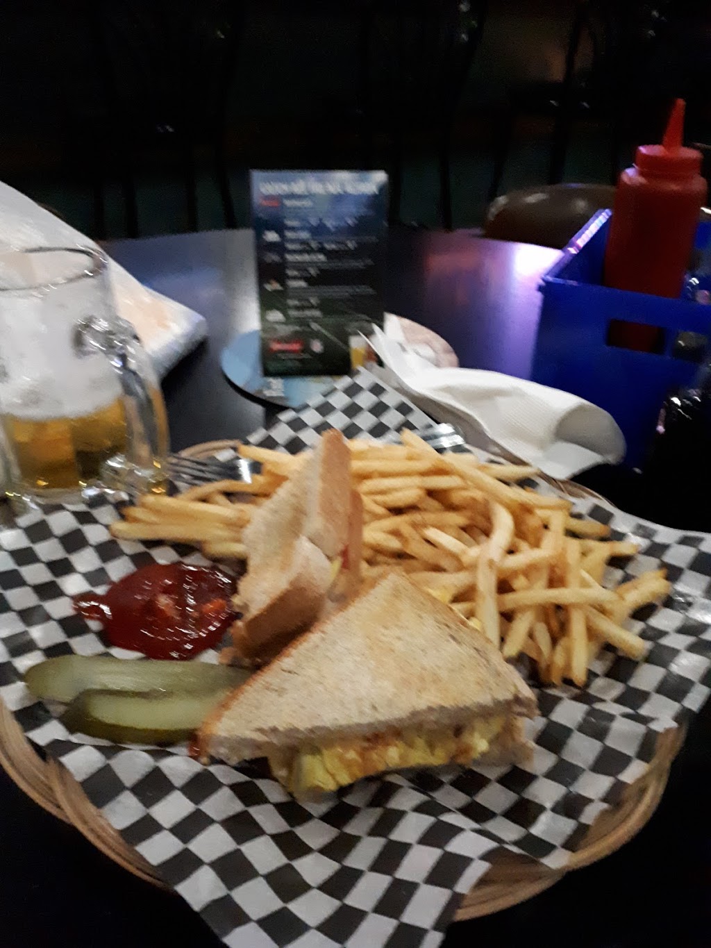 Prime Time Sports Bar & Grill | 216 Kenilworth Ave N, Hamilton, ON L8H 4S2, Canada | Phone: (905) 544-6488