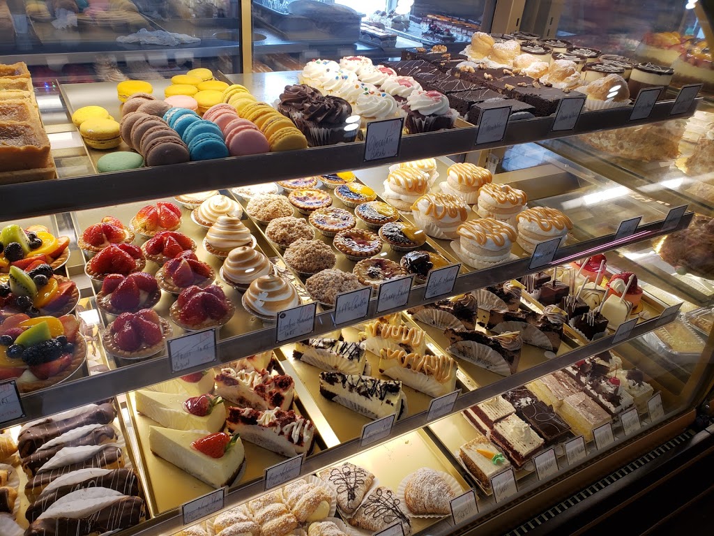 R Bakery Cafe | 326 Marlee Ave, North York, ON M6B 3H8, Canada | Phone: (416) 785-0002