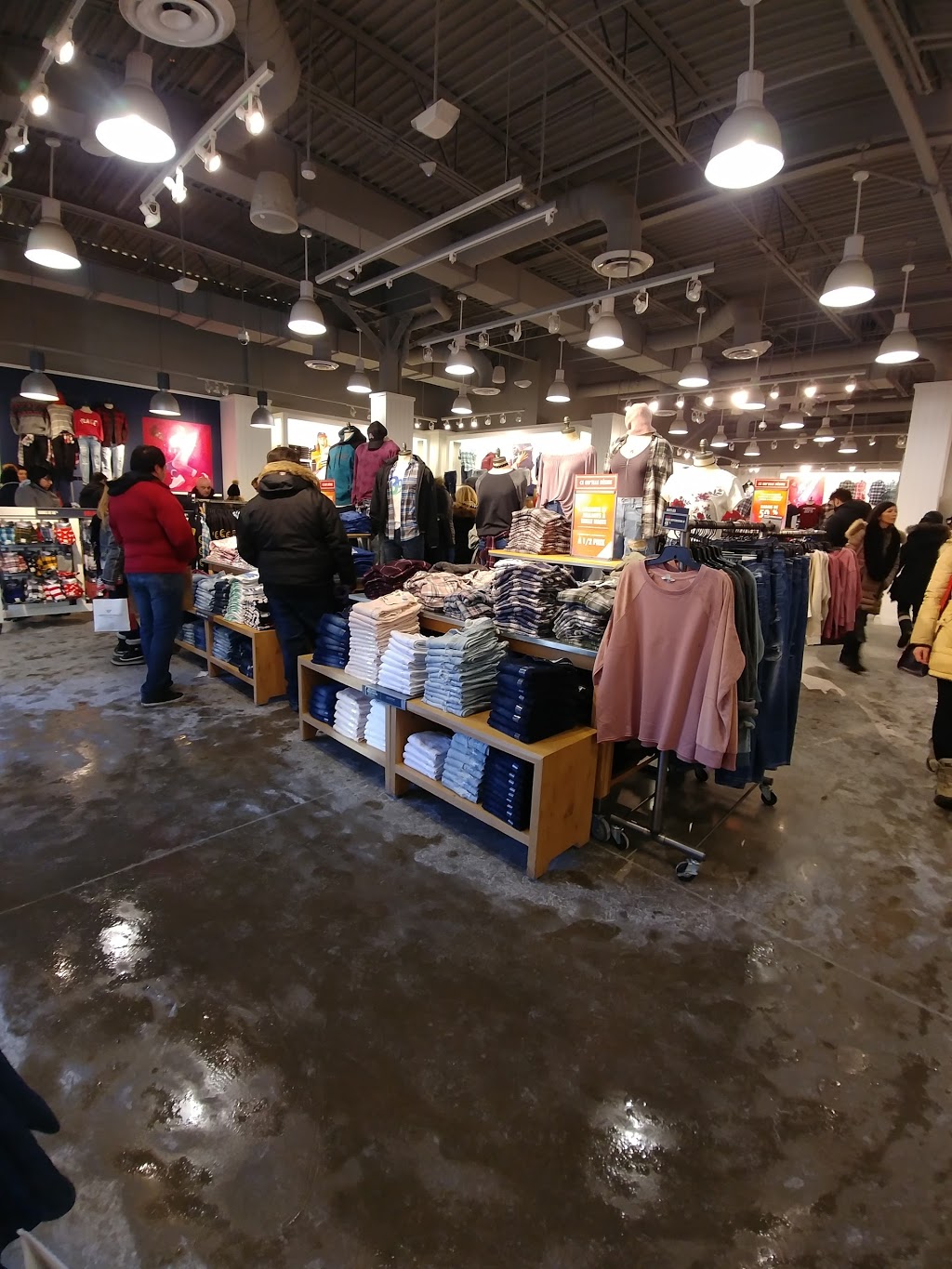 AEO Factory & Aerie Store | 19001 Chemin Notre Dame Space 339, Mirabel, QC J7J 0T1, Canada | Phone: (450) 430-5599