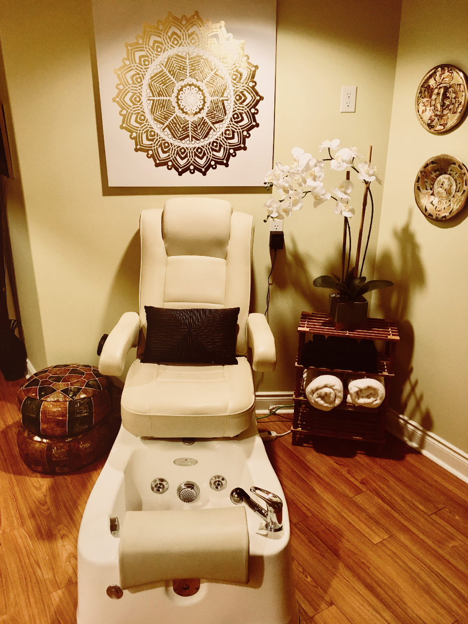 Cleopatra Spa Queen of the Nail | 2 Reynolds Rd, Tiny, ON L0L 2T0, Canada | Phone: (705) 305-8311