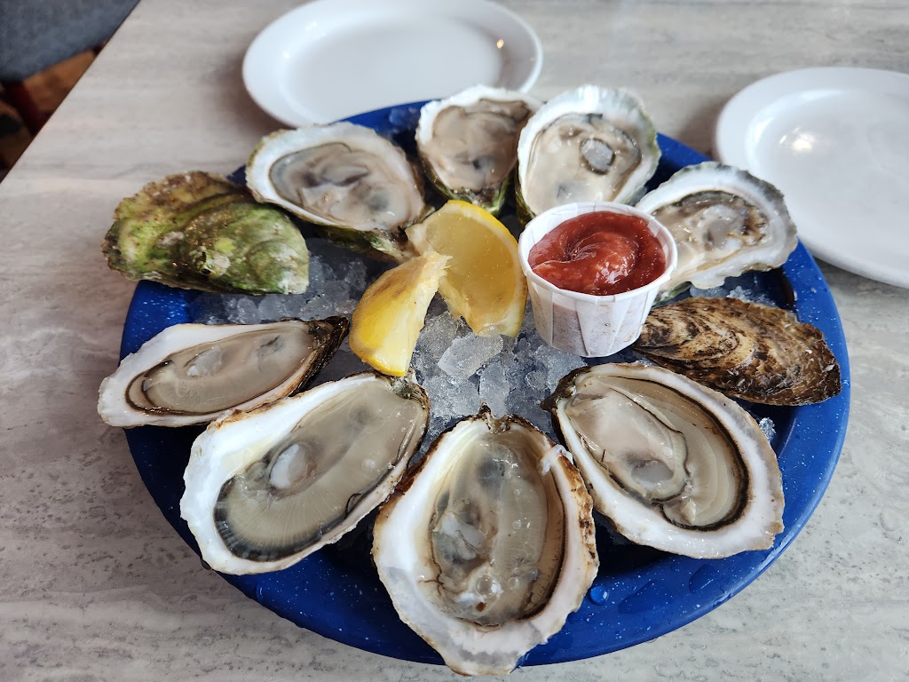 Carrs Oyster Bar | 32 Campbellton Rd, Stanley Bridge, PE C0B 1M0, Canada | Phone: (902) 886-3355