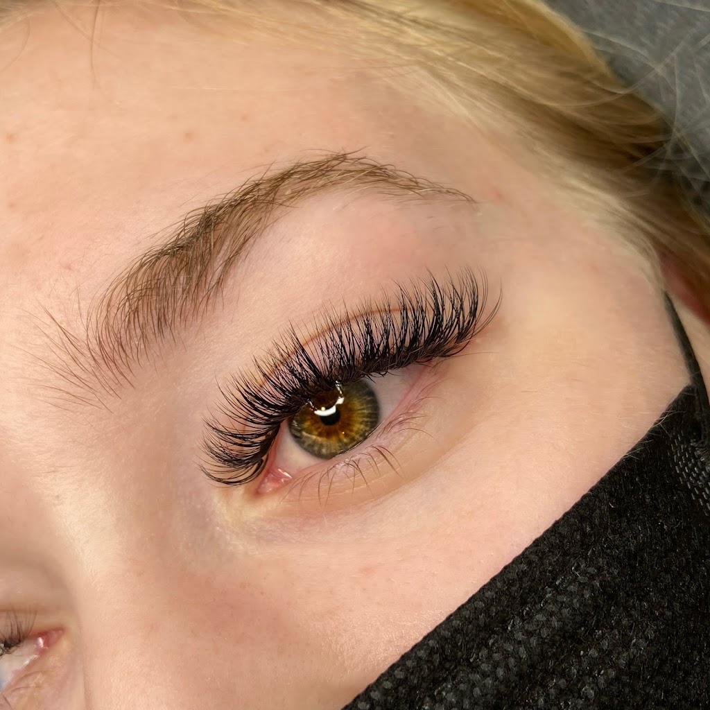 DELLUXE Beauty Bar | 7240 Wellington Rd 124, Guelph, ON N1H 6J3, Canada | Phone: (519) 710-7500