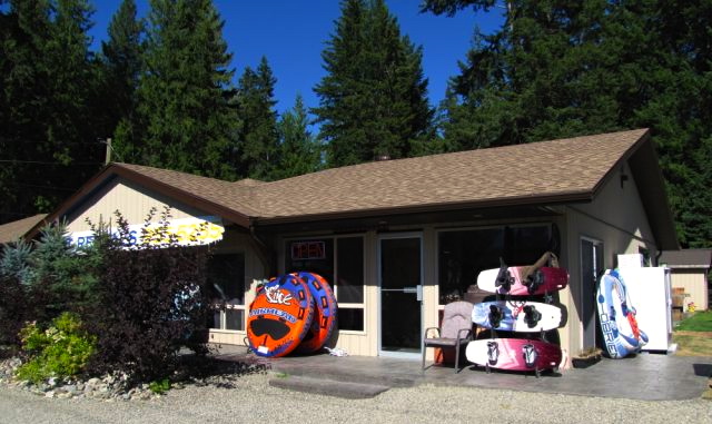 Magna Bay Boat Rentals | 6853 Squilax-Anglemont Rd, Magna Bay, BC V0E 1M7, Canada | Phone: (250) 955-6255
