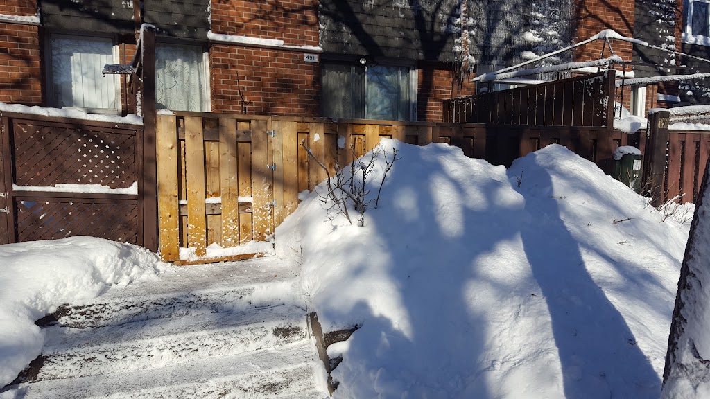 Sunnybrook Village Condominium | 105 Rue Angora, Dollard-des-Ormeaux, QC H9B 1W6, Canada | Phone: (514) 683-4340