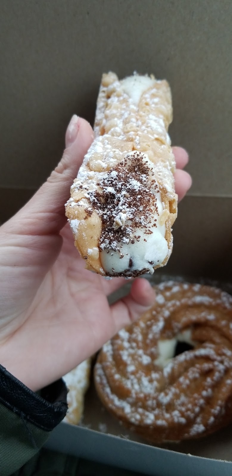 Sams Queenston Bakery (Hamilton) Ltd | 341 Queenston Rd, Hamilton, ON L8K 1H7, Canada | Phone: (905) 547-2882