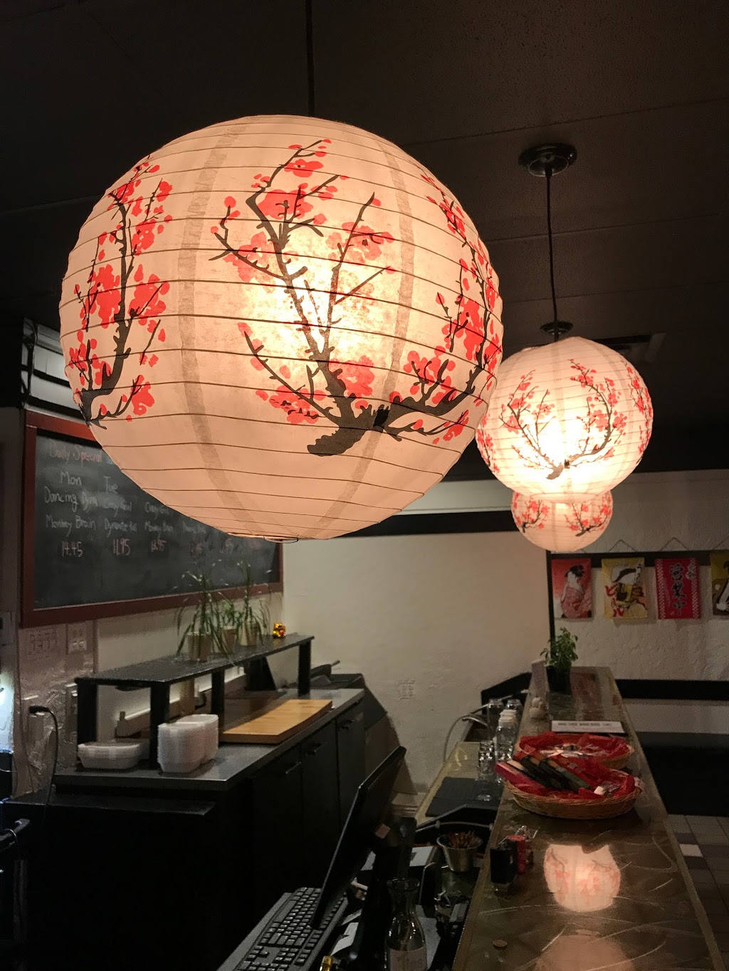 Kaede Sushi | 734 Esplanade Ave, Ladysmith, BC V9G 1A1, Canada | Phone: (250) 924-1166