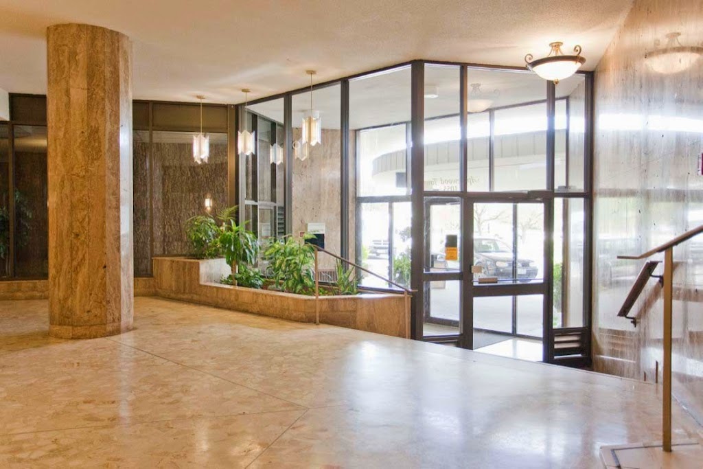 Applewood Towers Apartments | 1055 Bloor St, Mississauga, ON L4Y 2N5, Canada | Phone: (905) 279-2641