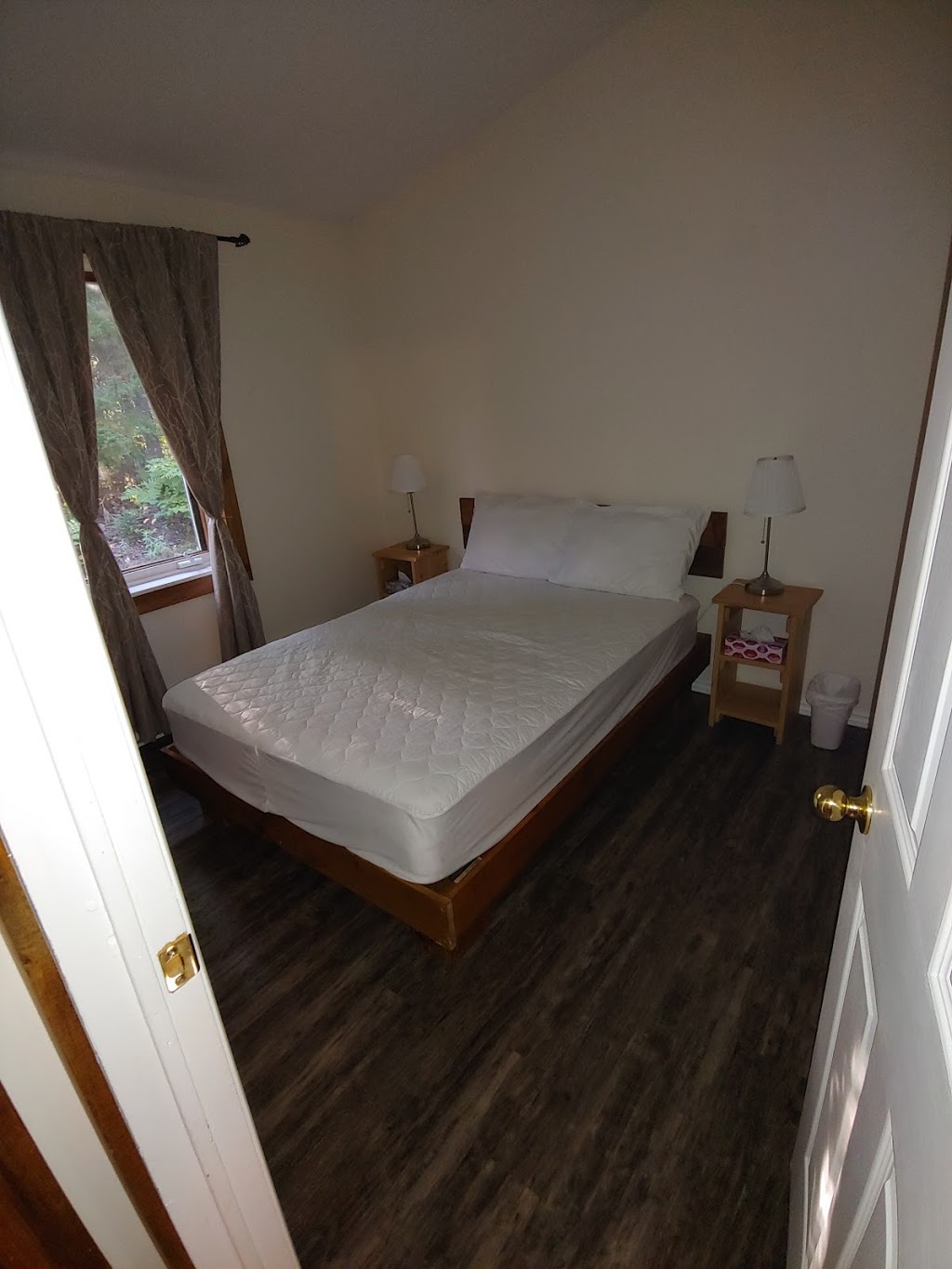 Chalet Spa Le refuge | 2208-F, QC-125, Notre-Dame-de-la-Merci, QC J0T 2A0, Canada | Phone: (877) 560-8060