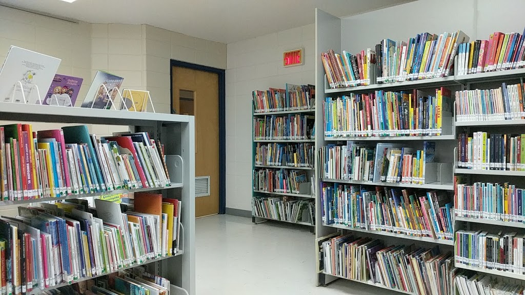 Bibliothèque Croque-Volumes | 1325 Rue de Saint-Denis, Saint-Rédempteur, QC G6K 1N1, Canada | Phone: (418) 831-4811
