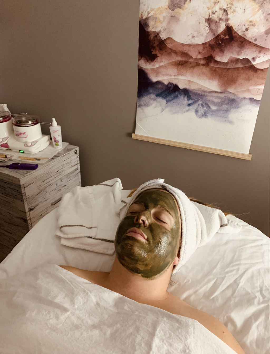 Joanie S. Thétique | 38 Rue Saint-Jacques, Sainte-Agathe-des-Monts, QC J8C 3P1, Canada | Phone: (819) 216-1278