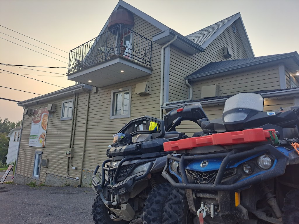Auberge Du Village | 1883 Rue Principale, Pohénégamook, QC G0L 1J0, Canada | Phone: (418) 859-2314