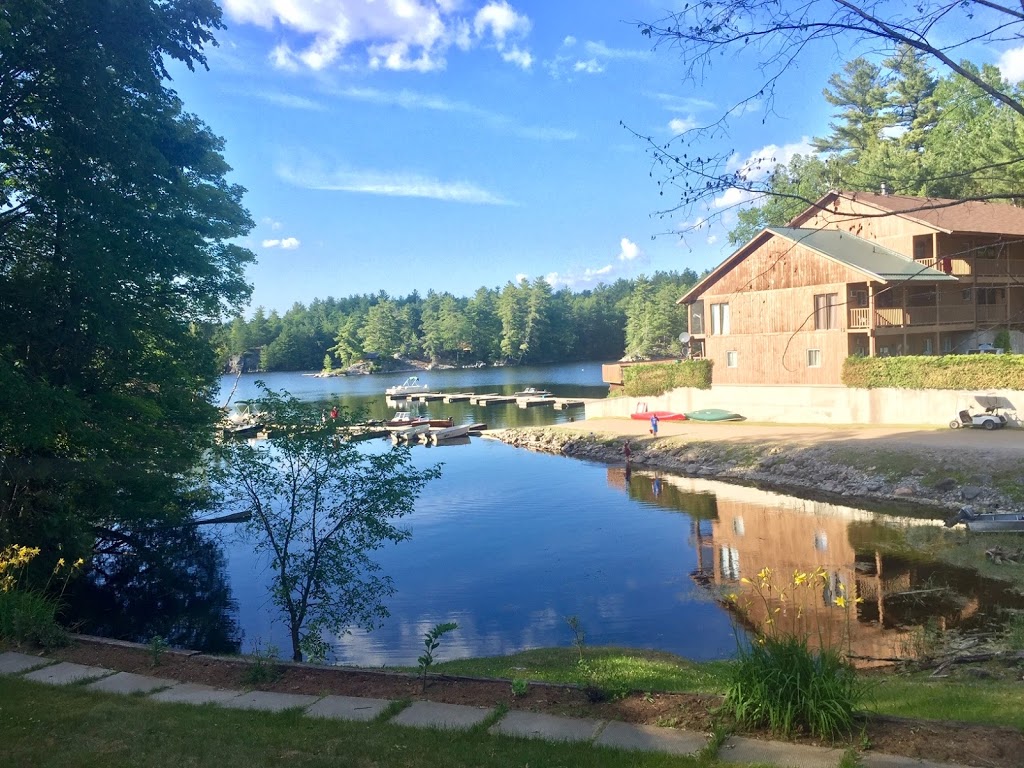 Tumblehome Lodge | 1090 Lodge Rd, Clarendon Station, ON K0H 1J0, Canada | Phone: (613) 279-2414