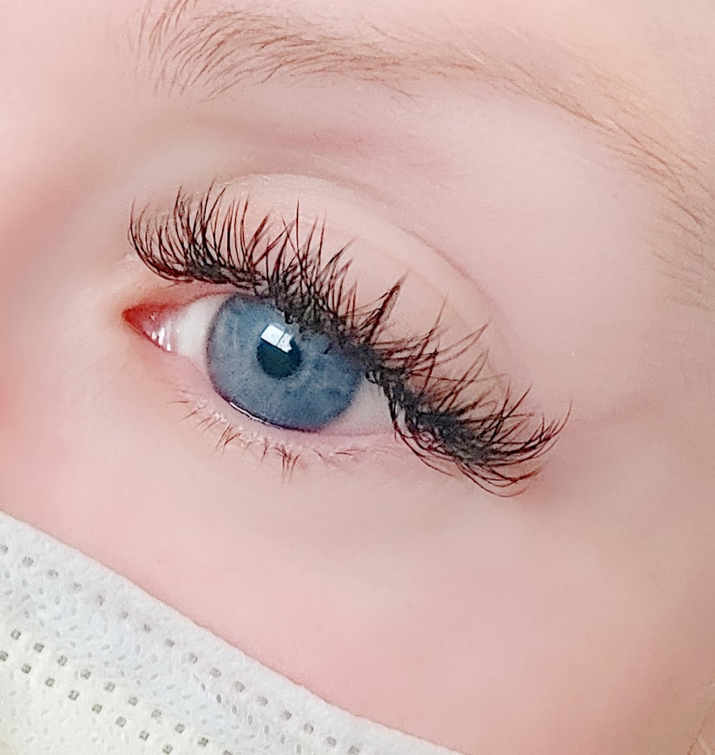 Dannis Lashes | 21440 Simcoe St, Seagrave, ON L0C 1G0, Canada | Phone: (289) 685-5830