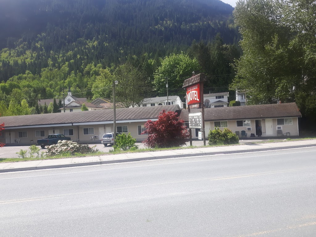 Lucky Strike Motel | 504 Old Hope Princeton Way, Hope, BC V0X 1L4, Canada | Phone: (604) 869-5715
