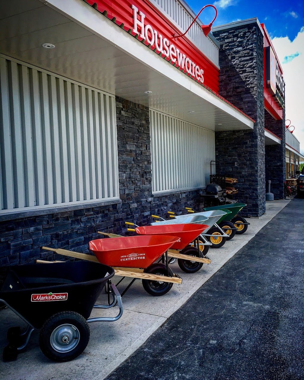 Bridgenorth Home Hardware | Causeway Plaza, 889 Ward St, Bridgenorth, ON K0L 1H0, Canada | Phone: (705) 292-7667