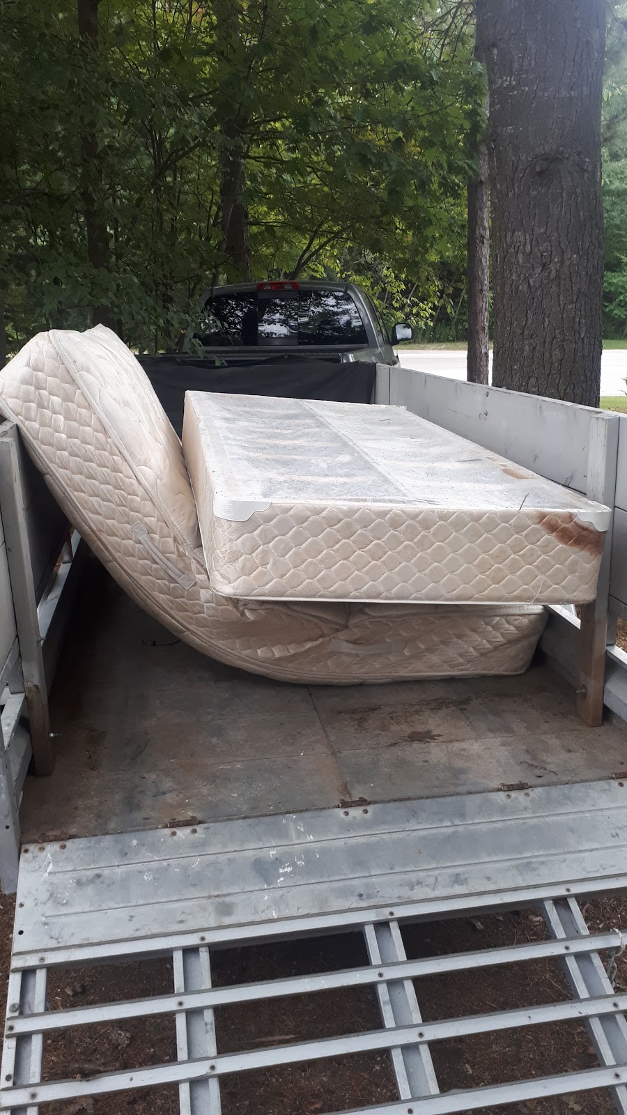 flat fee recycling | 6 Glenhuron Dr, Springwater, ON L9X 0T9, Canada | Phone: (705) 331-4537