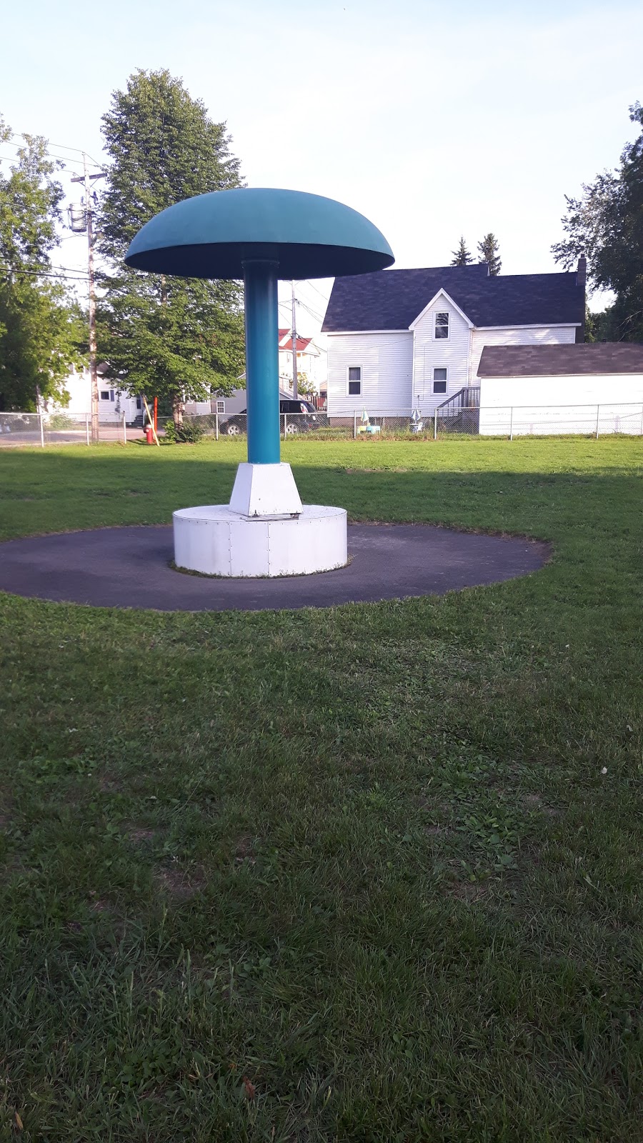 Parc Creek Village Park | 40 Pleasant St, Moncton, NB E1A 2T6, Canada | Phone: (506) 853-3516