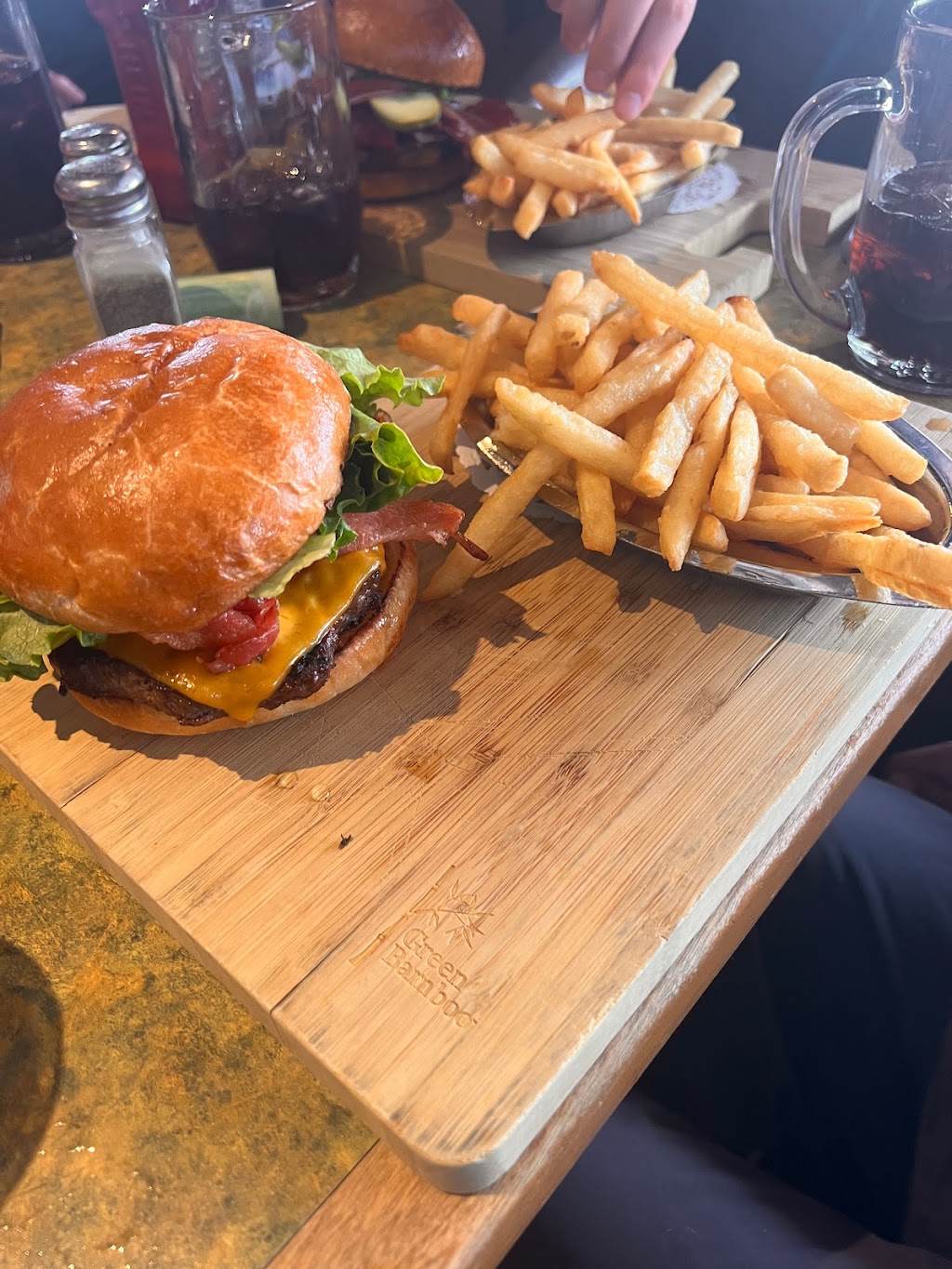 Stemwinder Bar & Grill | 300 N Star Blvd, Kimberley, BC V1A 3E8, Canada | Phone: (250) 432-0326