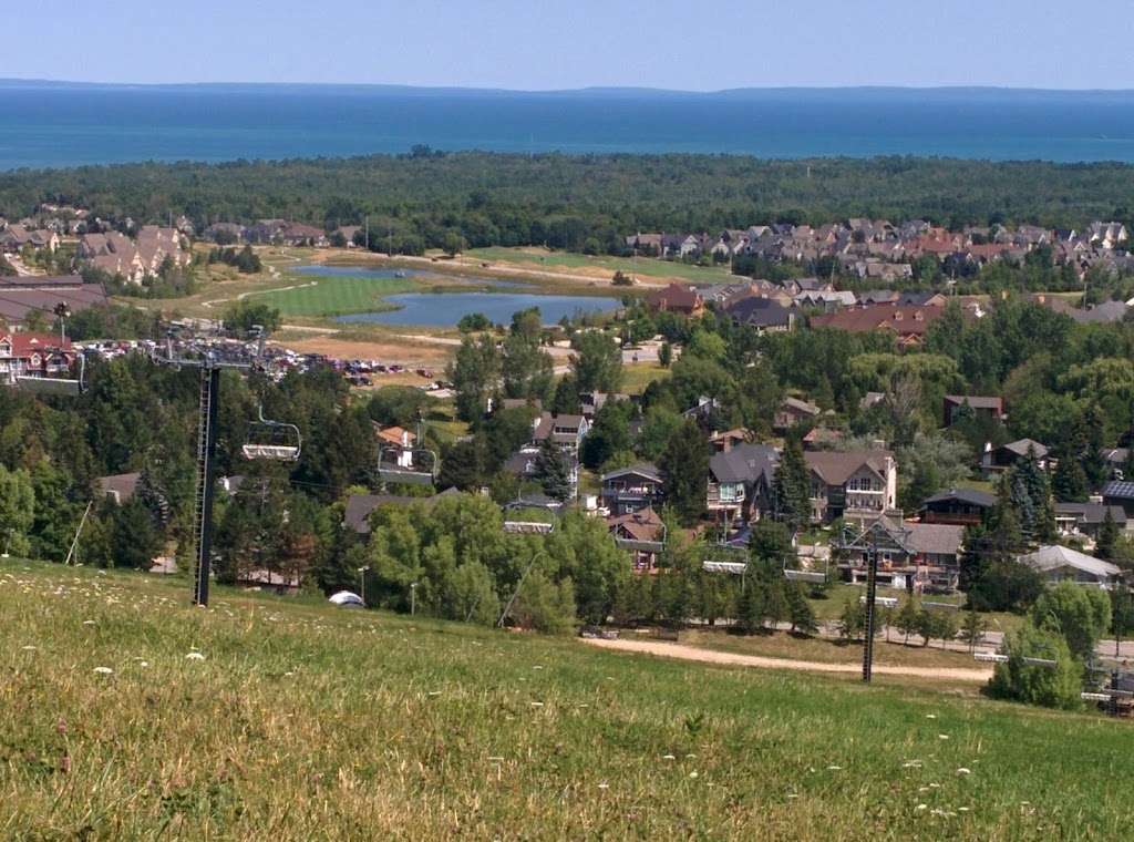 Blue Mountain Village parking | 334-430 Gord Canning Dr, The Blue Mountains, ON L9Y 0V2, Canada