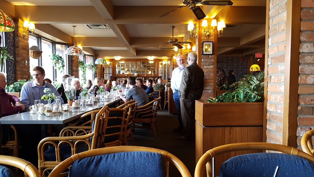 Demetres Family Eatery | 1100 Ontario St, Stratford, ON N5A 6W6, Canada | Phone: (519) 272-0755