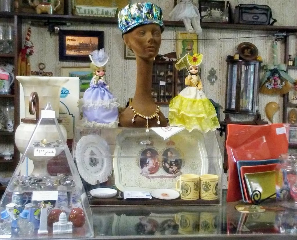Craigy Muir Curiousities | 10 Water St, Spencerville, ON K0E 1X0, Canada | Phone: (613) 658-5245