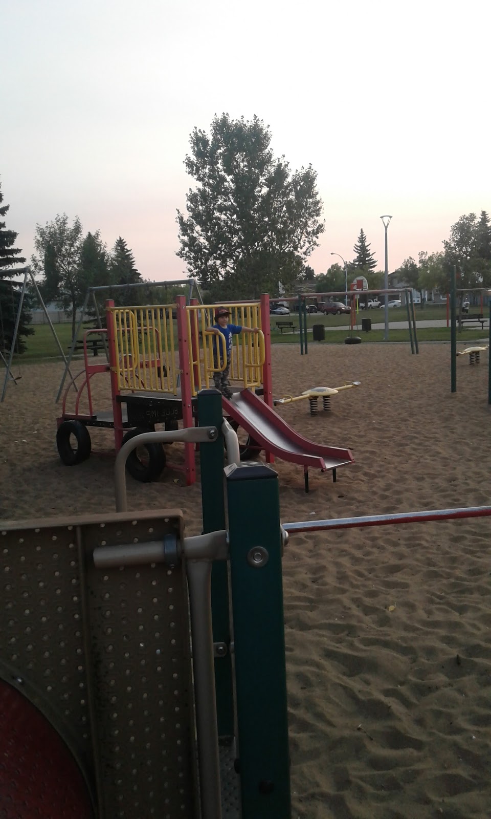 Lago Lindo Community League | 17123 95 St, Edmonton, AB T5Z 1Z9, Canada | Phone: (780) 457-0574