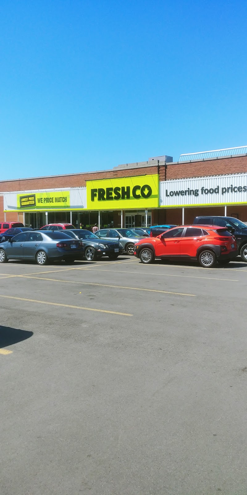 FreshCo Barton & Gage - 869 Barton St E, Hamilton, ON L8L 3B4, Canada