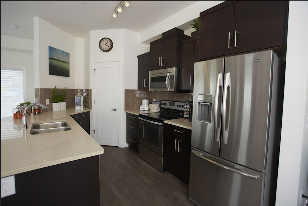 Carlton Royale | 15709 139 St NW, Edmonton, AB T6V 0C6, Canada | Phone: (780) 803-2518