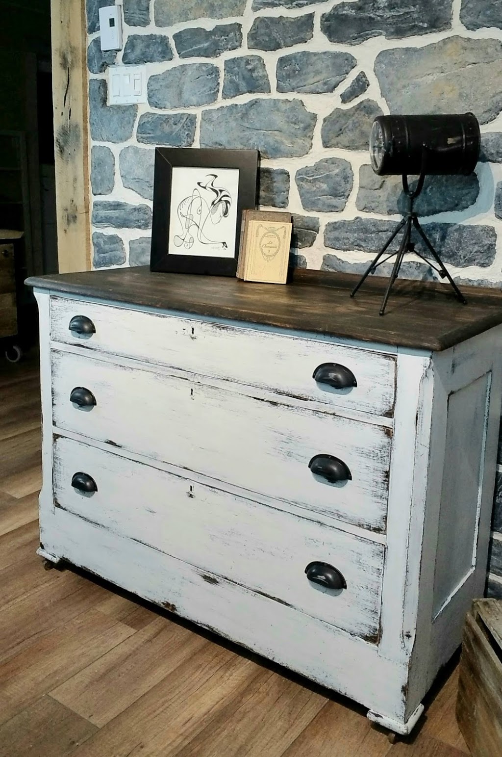 Meubles restaurés Artovino | 54 Rue River, Stanbridge East, QC J0J 2H0, Canada | Phone: (579) 433-8604